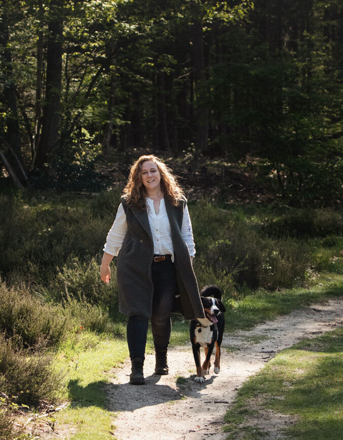 Hondenuitlaatservice foto van de baas met een hond